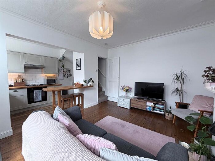 1 Bedroom Terraced House For Sale In Highbury Road, Meanwood, LS6