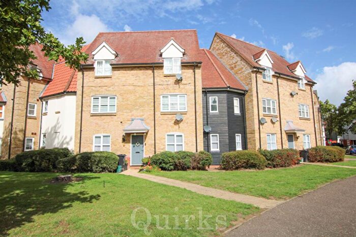 2 Bedroom Apartment For Sale In Bramble Tye, Noak Bridge, SS15