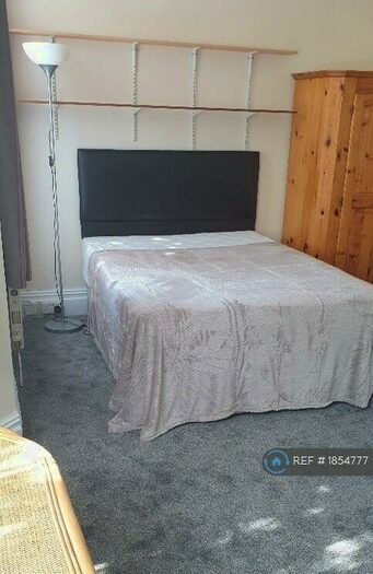 Studio To Rent In County House, Swindon, SN1