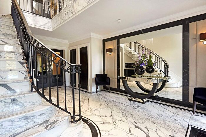 2 Bedroom Flat For Sale In Oxshott Lodge, Leatherhead Road, Leatherhead, Surrey, KT22