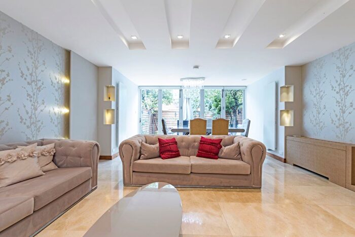4 Bedroom Town House To Rent In Abbotsbury Close, London, W14