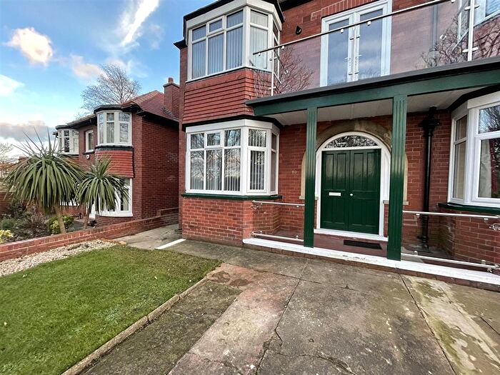 2 Bedroom Flat To Rent In Peasholm Drive, Scarborough, YO12