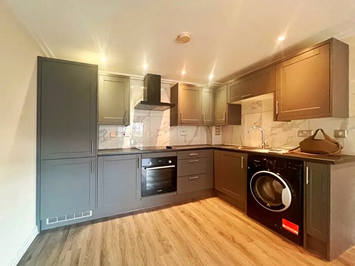 2 Bedroom Flat To Rent In Hewitts Quay, Barking, IG11