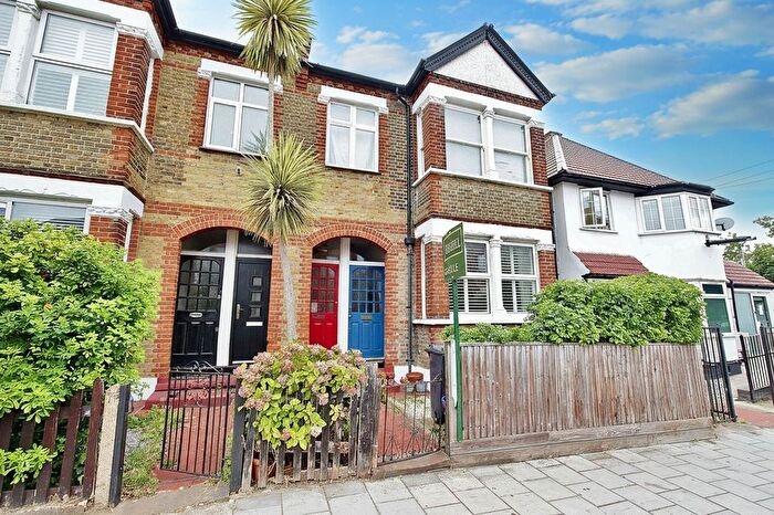 2 Bedroom Maisonette For Sale In St. Johns Road, Isleworth, TW7