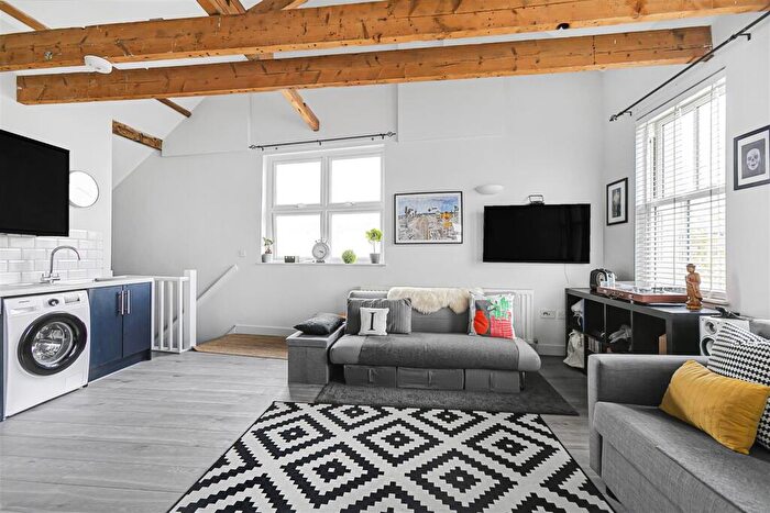 1 Bedroom Duplex For Sale In Winchelsea Road, Forest Gate, London, E7