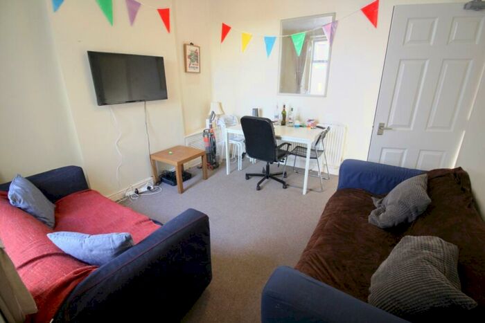 4 Bedroom Terraced House To Rent In Hirwain Street, Cathays, CF24