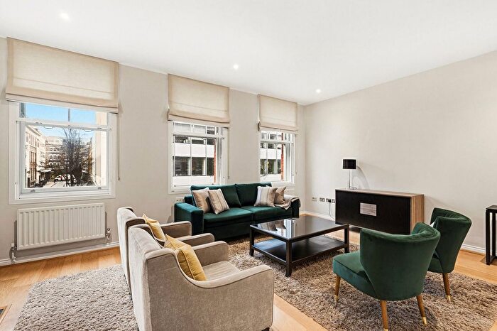 3 Bedroom Flat To Rent In Great Portland Street, Fitzrovia, W1W