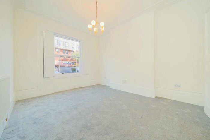 3 Bedroom Flat To Rent In Tachbrook Street, London, SW1V