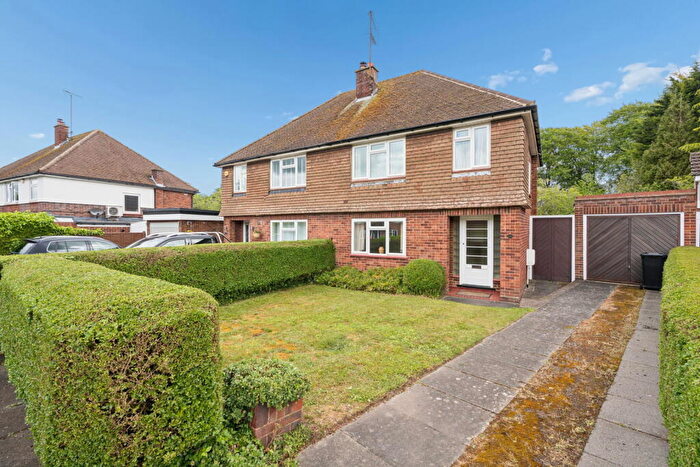 3 Bedroom Semi Detached House For Sale In Lancot Drive, Dunstable, LU6