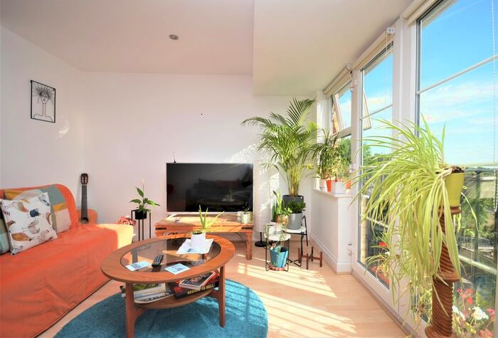 2 Bedroom Flat To Rent In Burnt Ash Hill, London, SE12