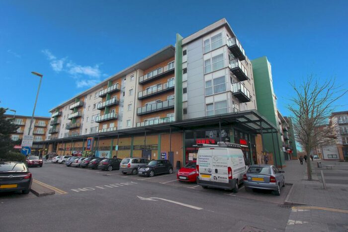 2 Bedroom Flat To Rent In Parkhouse Court, Hatfield, AL10