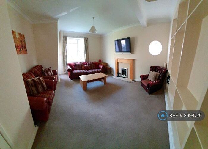 3 Bedroom Flat To Rent In Graham Park Road, Newcastle Upon Tyne, NE3