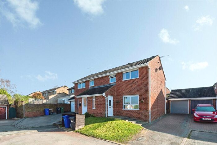 3 Bedroom Semi Detached House For Sale In Allens Gate, Brackley, Northamptonshire, NN13