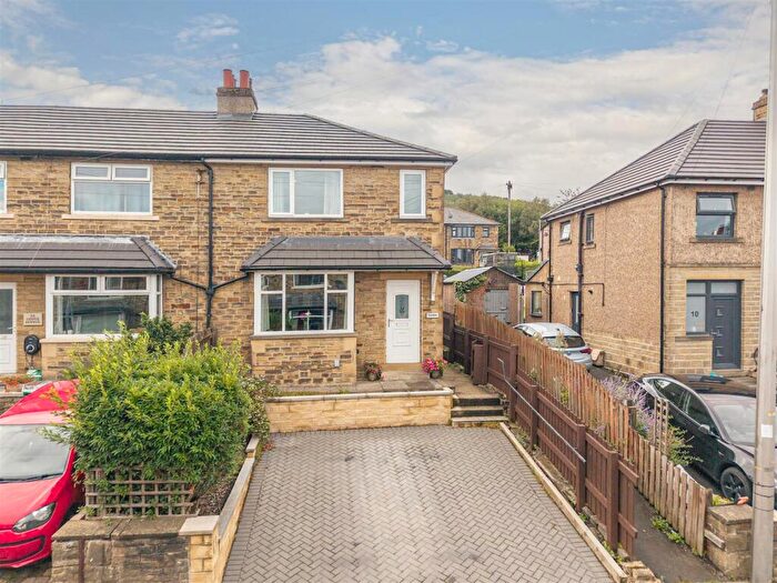 3 Bedroom End Of Terrace House For Sale In Lodge Avenue, Lower Edge, Elland, HX5