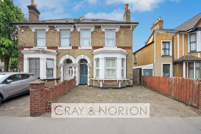 4 Bedroom Semi-Detached House For Sale In St James Road, Croydon, CR0