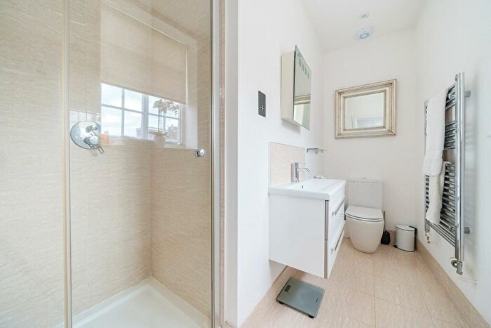 2 Bedroom Flat For Sale In Eton Square, Eton, Windsor, SL4