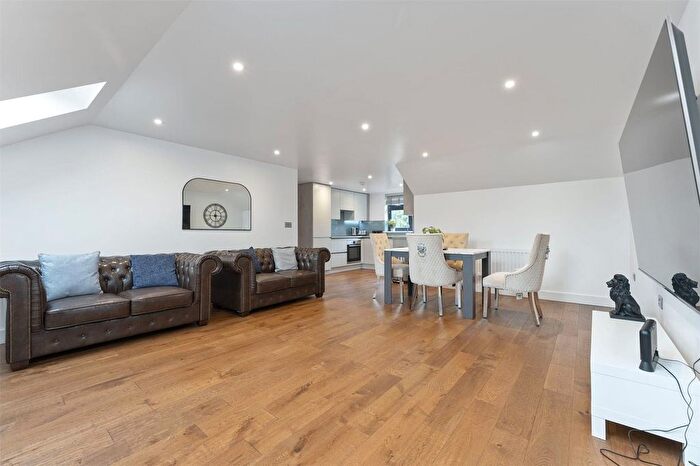 3 Bedroom Flat To Rent In Banstead Road, Purley, CR8