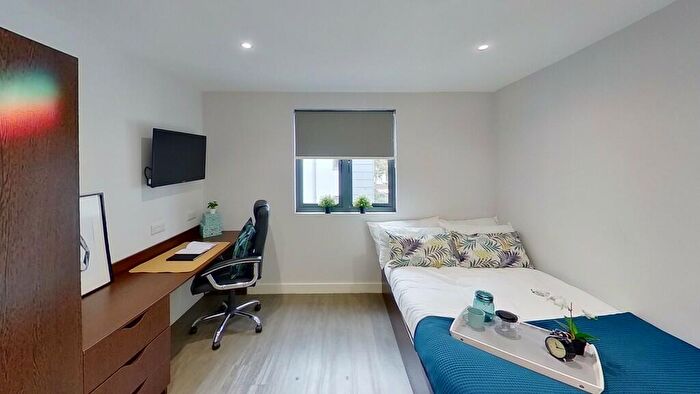 8 Bedroom Flat To Rent In Flat, Hyson House, Terrace Street, Forest Fields, Nottingham, NG7