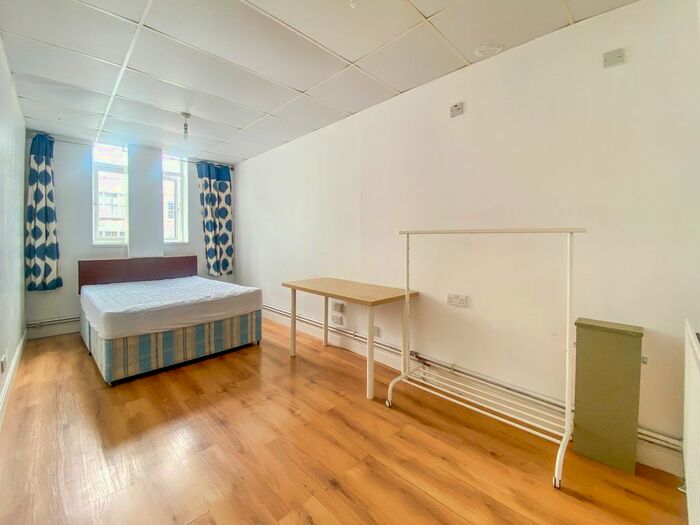 Studio To Rent In Kember Street, Islington, London, N1