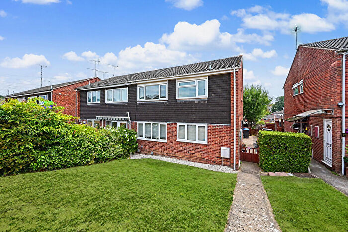2 Bedroom Maisonette For Sale In Cornwallis Road, Bilton, Rugby, CV22