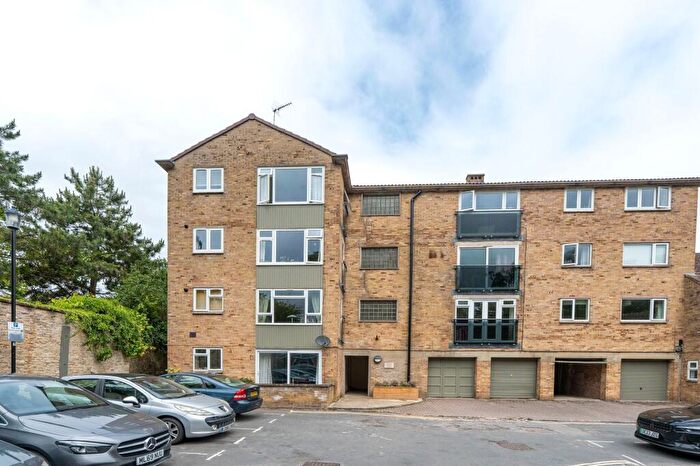 3 Bedroom Apartment For Sale In Cockpit Close, Woodstock, OX20