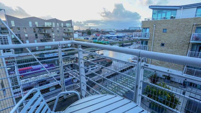 1 Bedroom Flat To Rent In The Island, Brentford, TW8