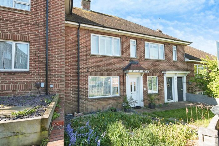 2 Bedroom Flat For Sale In Sherbourne Close, Hove, East Sussex, BN3