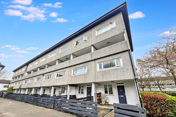 2 Bedroom Flat For Sale In Raccoon Way, Hounslow, TW4