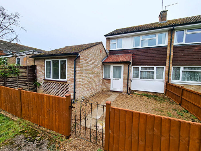 4 Bedroom Semi Detached House To Rent In Leaholme Way, Ruislip, HA4