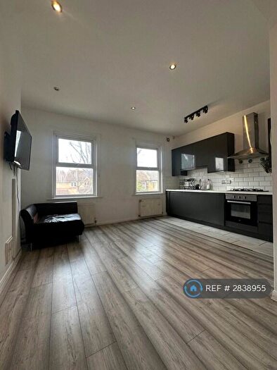 2 Bedroom Flat To Rent In Kangley Bridge Road, London, SE26