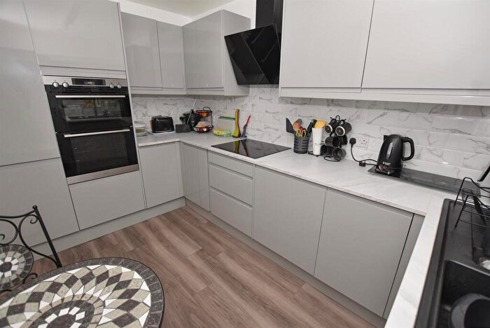 2 Bedroom Semi-Detached Bungalow For Sale In Shetland Drive, Bromborough, CH62