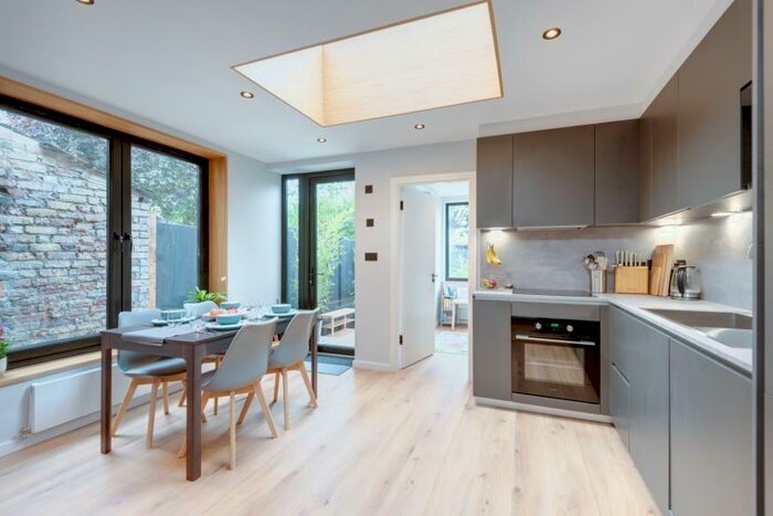 2 Bedroom Apartment To Rent In Hamilton Road, Golders Green, NW11