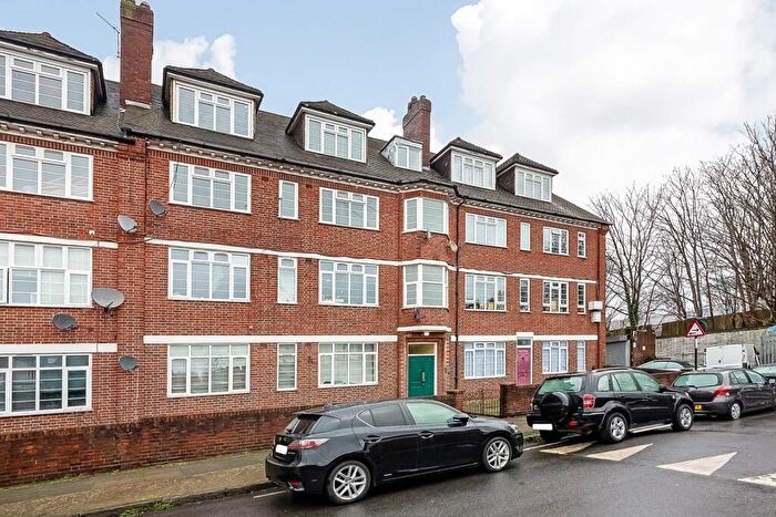 2 Bedroom Flat To Rent In Verdant Court, Verdant Lane, Catford, London, SE6