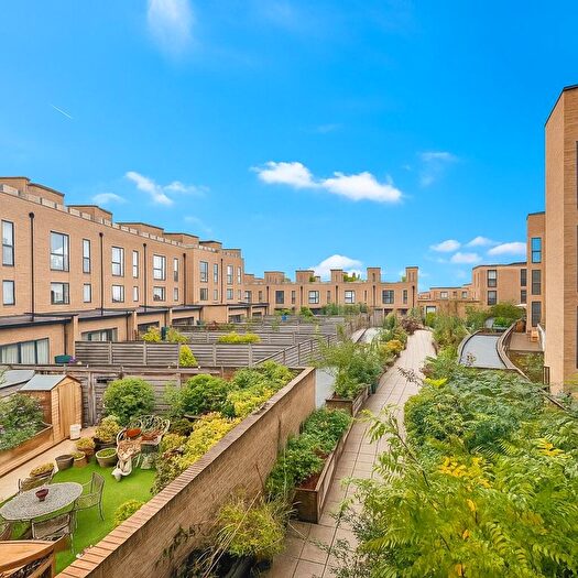 1 Bedroom Flat For Sale In Henry Darlot Drive, London, NW7