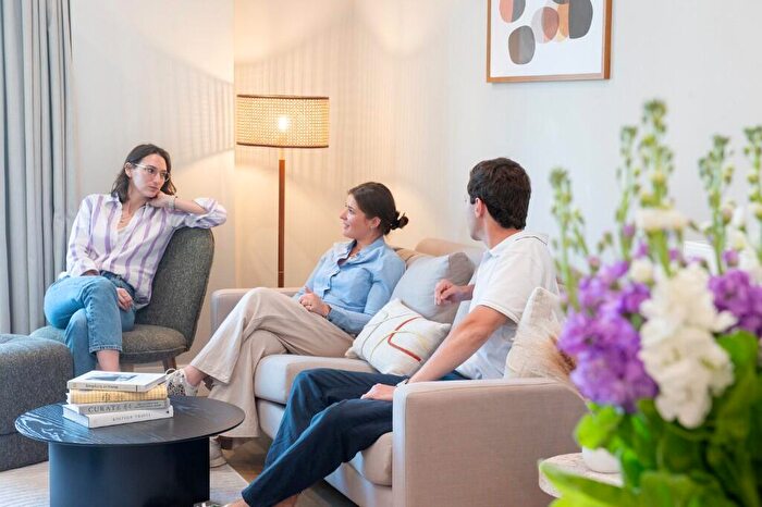 2 Bedroom Apartment To Rent In Moat Street, London, SW11