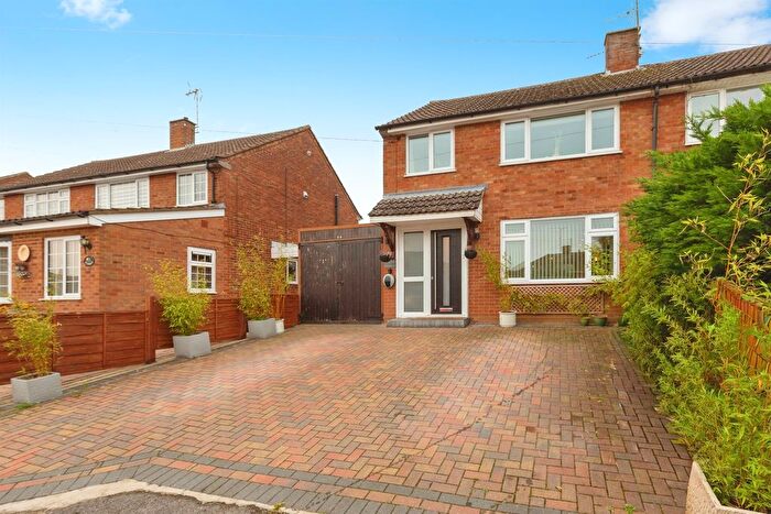 3 Bedroom Semi-detached House For Sale In Highfield Road, Leighton Buzzard, LU7