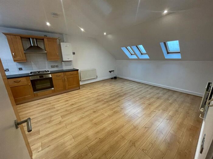 2 Bedroom Flat To Rent In Alexandra Road, Manchester, M16