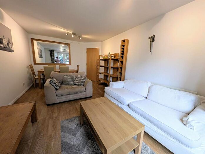 2 Bedroom Apartment To Rent In Quebec Quay, Liverpool, L3