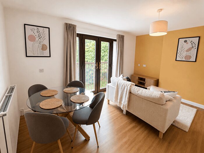 3 Bedroom Flat To Rent In Loxford Street, Hulme, Manchester., M15