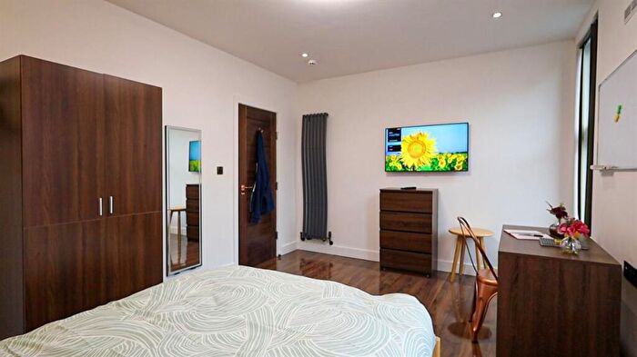 7 Bedroom House To Rent In Albion Road, Manchester, M14