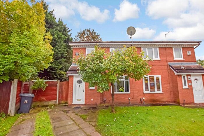 3 Bedroom Semi-Detached House To Rent In Tysoe Gardens, Salford, Manchester, M3