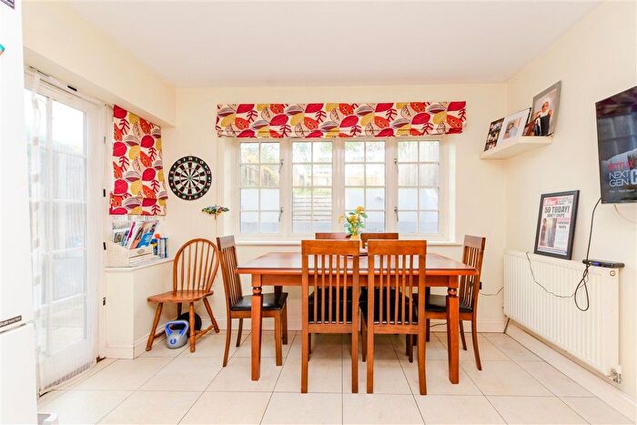 3 Bedroom End Of Terrace House For Sale In Southbank, Hextable, Swanley, Kent, BR8