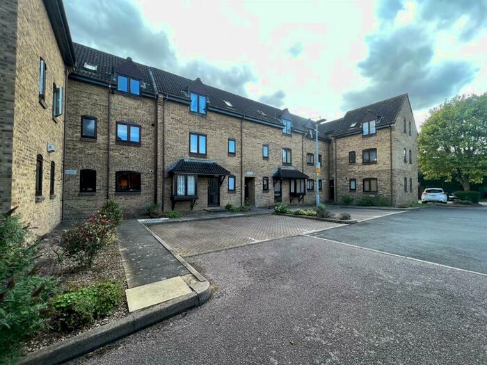 Flat To Rent In Jasmine Gardens, Hatfield, AL10