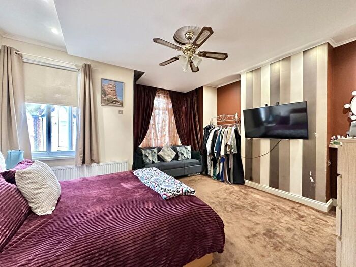 3 Bedroom Terraced House For Sale In Aberdeen Road, Wealdstone, Harrow, HA3
