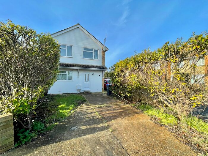 3 Bedroom Detached House To Rent In Widewater Close, Lancing, BN15