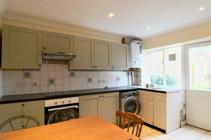 5 Bedroom Terraced House To Rent In Edinburgh Road, Brighton, BN2