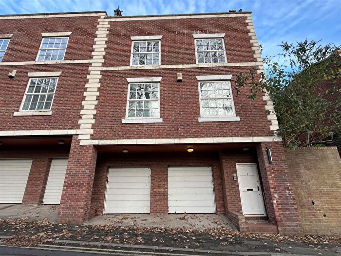 4 Bedroom Property To Rent In Dee Lane, Chester, CH3