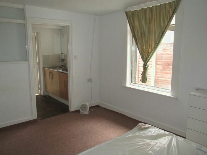 Studio To Rent In Lea Bridge Road, London, E10