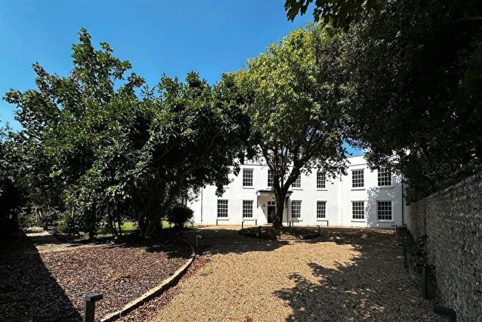 1 Bedroom Flat To Rent In Flat, Richmond Road, Worthing, BN11
