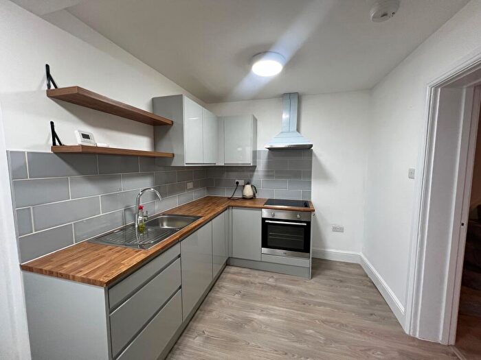 2 Bedroom End Of Terrace House To Rent In Whitley Road, Hoddesdon, EN11